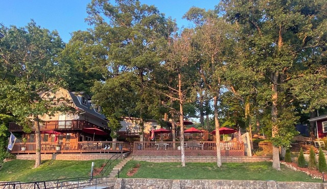 Spacious Large Family Lake Home For Rent