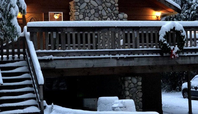 Spacious Large Homestyle Family Cabin in LMP Arnold