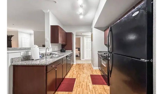 Spacious, Lavish 2/2 Woodlands