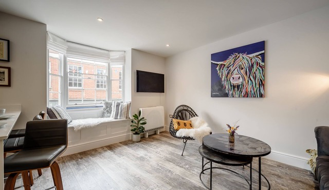 Spacious, light and luxurious apartment in the heart of Henley