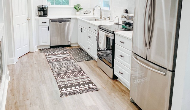 Spacious, light & airy farmhouse 30 minutes from Nashville!