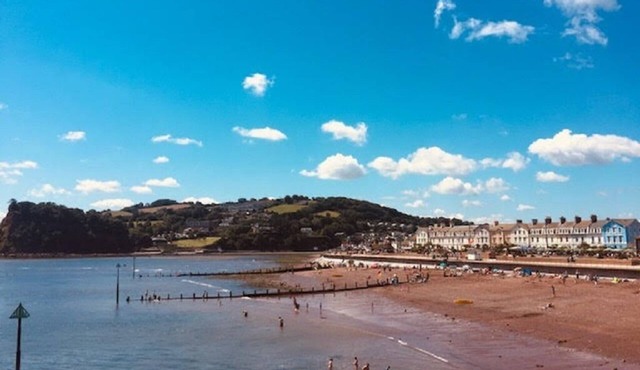 Spacious & light apartment ideal for a family or two couples in the town centre.