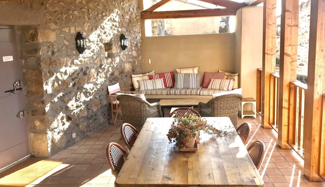 Spacious, light and beautifully renovated. A home from home for the discerning.