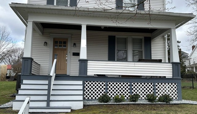 Spacious Ligonier Home 3/3 .3m to downtown. New amenities, central heat, A/C!