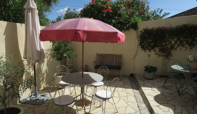 Spacious living in sunny Midi near the sea and mountains