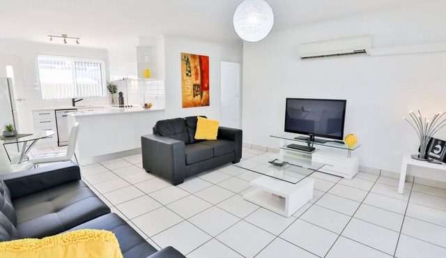 Spacious living, family & pet friendly, open courtyard, central loc. Free Wi Fi