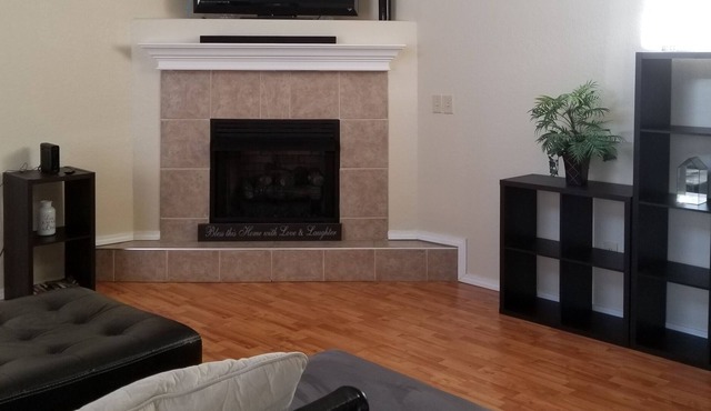 Spacious living space close to shops and eateries