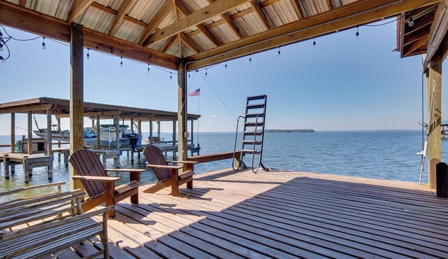 Spacious Livingston Home w/Private Boat Dock