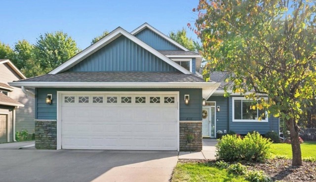 Spacious LL bedroom in charming Lino Lakes—Perfect mid-term housing