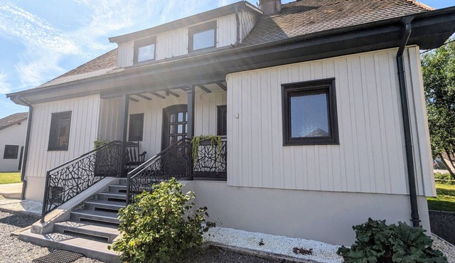 Spacious lodge, modern comfort, peaceful garden