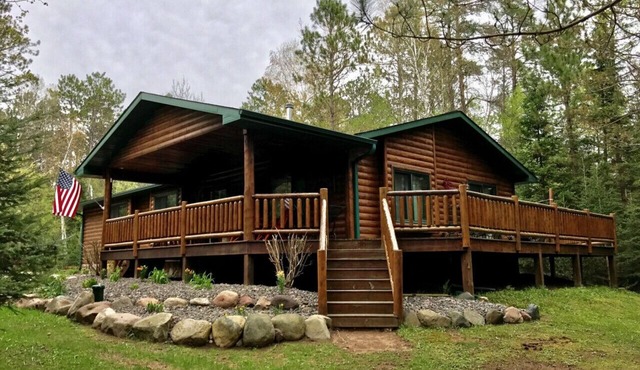 Spacious Lodge located on the Chippewa Flowage!