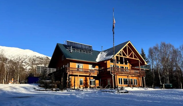 Spacious Lodge surrounded by trails at Government Peak