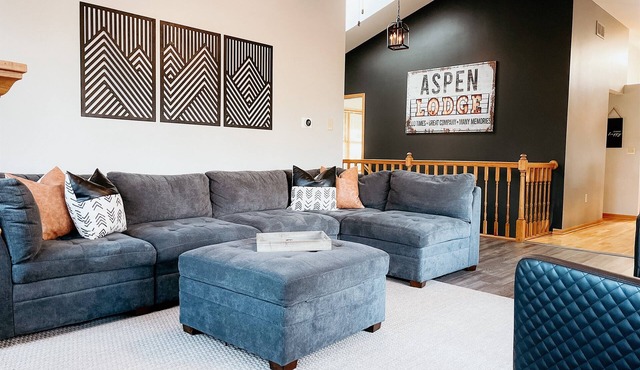 Spacious Lodge w/Hot Tub + Resort Amenities