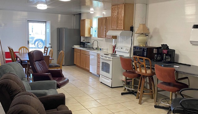 Spacious lodge with 6 bedrooms, 7 baths, WiFi and A/C Fishing charters available