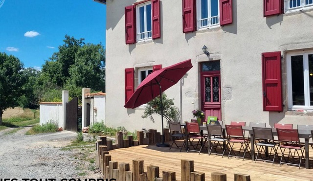 Spacious lodging with pool and pets allowed for 15 guests