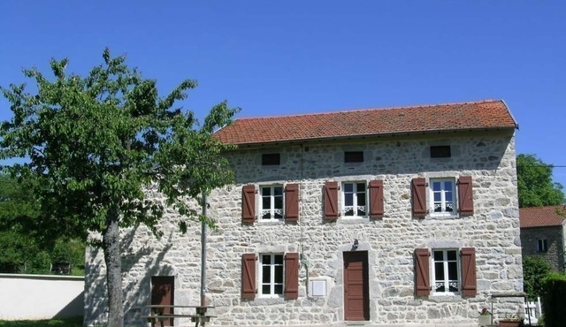 Spacious lodging in La Guillermie, pets allowed, garden