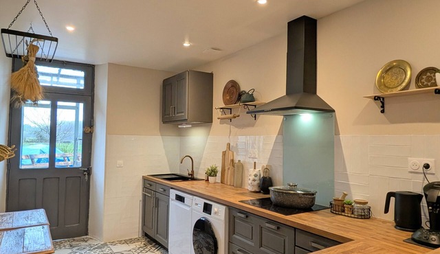 Spacious lodging in Berry for 10 people with private garden