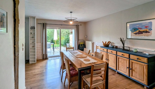 Spacious lodging in Errevet: nature, comfort & private parking