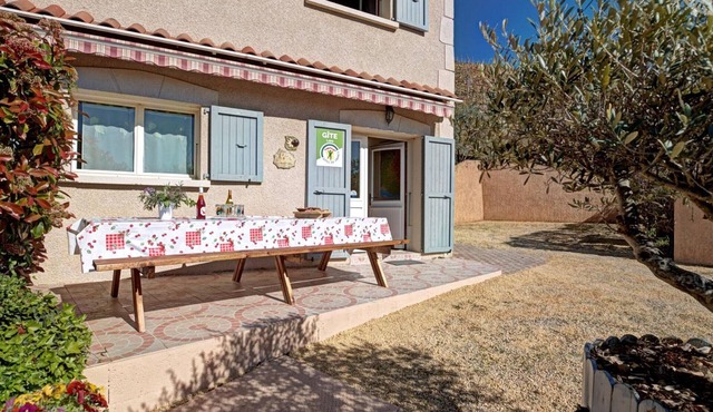 Spacious lodging with secure courtyard - 6 guests