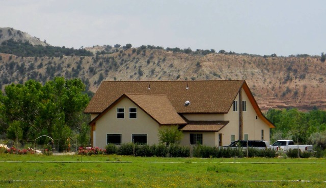 Spacious Loft Apartment, 1000sf-Farm Setting - by Bryce Canyon, Grand Staircase