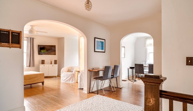 Spacious Loft Ideal for Relocation & Monthly Stays