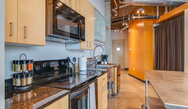 Spacious Loft in Nashville Gulch Neighborhood!