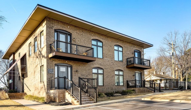 Spacious Loft Style Condo with King Beds! Must see