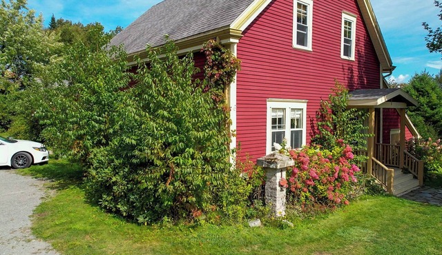 Spacious Loft Suite in Historic Carriage House w/Private Deck