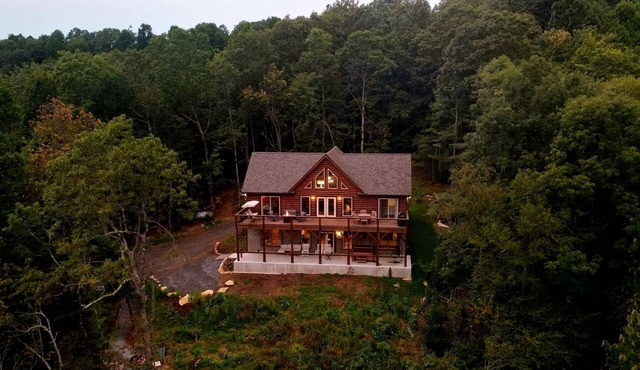 Spacious Log Cabin Mountain Views Hot Tub Cold Plunge Fire Pit Gated Community