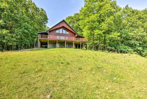 Spacious Log Cabin in Fairland, 1 Mi to Grand Lake