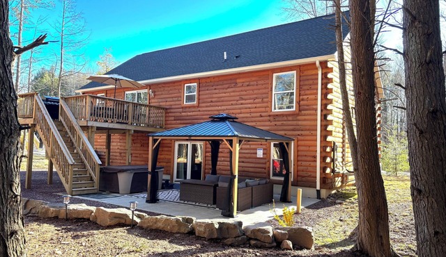 Spacious Log Cabin – Lake Access, Fire Pit & Fun