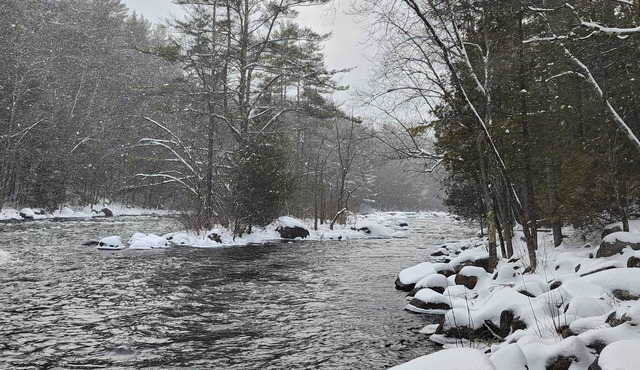 Spacious Log Cabin on the Schroon River in the beautiful Adirondacks