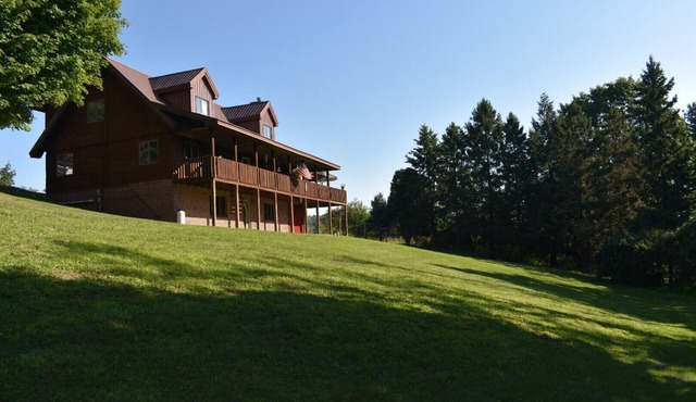 Spacious log cabin overlooking our little town
