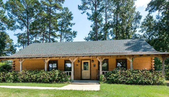 Spacious Log Cabin Rental for Family Vacations in Texas