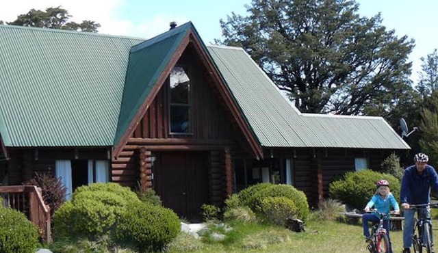 Spacious log chalet with free WIFI, great for a few families