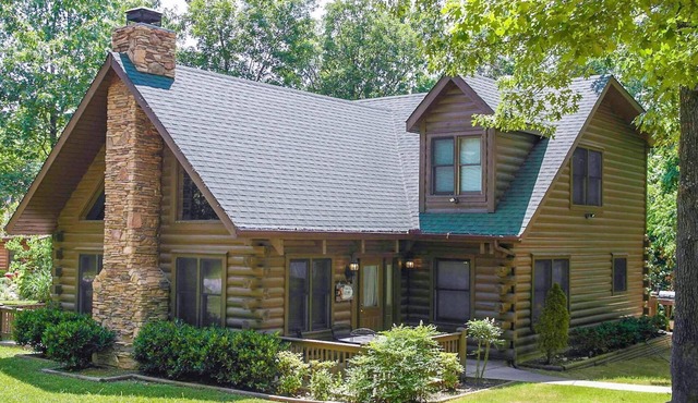 SPACIOUS LOG HOME near Big Cedar and Branson w/Hottub