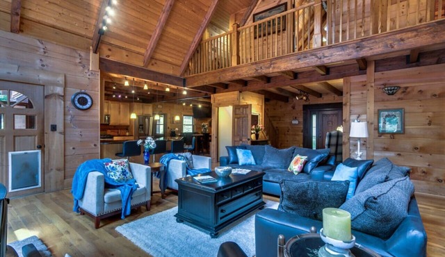 Spacious Log Villa 6700sf Hot tub-wine country-19ac