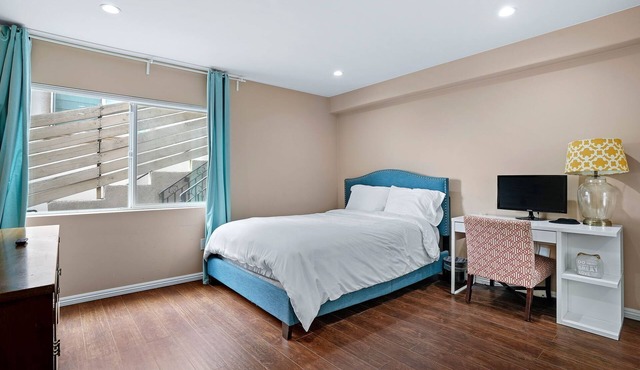 Spacious Los Angeles Home - only minutes from Down Town Los Angeles