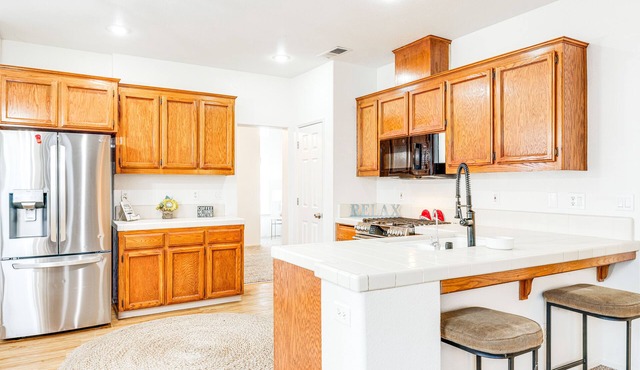 Spacious Los Banos Home w/Patio - Dogs Welcome!