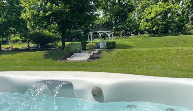 Spacious Loudoun Wine Country Retreat: Hot Tub, Mountain Views, Family-Friendly