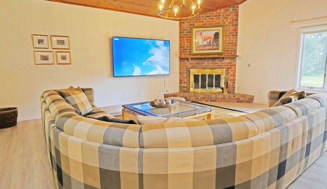 Spacious & Lovely 4-BR Home Minutes to WEC, HITS