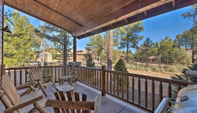 Spacious & Lovely Getaway w/Deck in Show Low!
