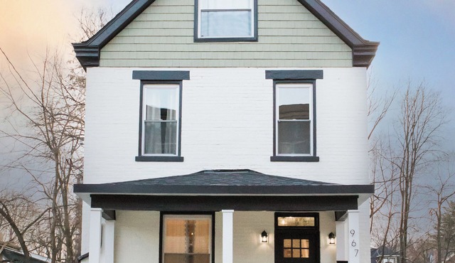 Spacious Lux Cincinnati Group Retreat: Sauna/Spa, Fire pit, 5 min DT