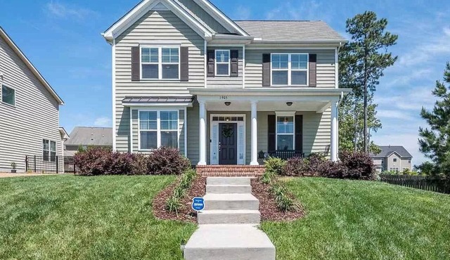 Spacious LUXE Home in RTP/near Airport