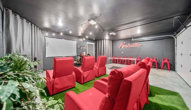 Spacious Luxe Nash Home 🌟4BR Sleep 12🌟Theatre Room💥