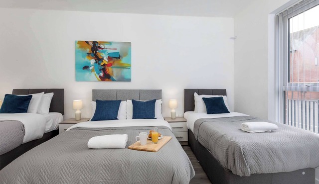 Spacious Luxurious Serviced Accommodation 4