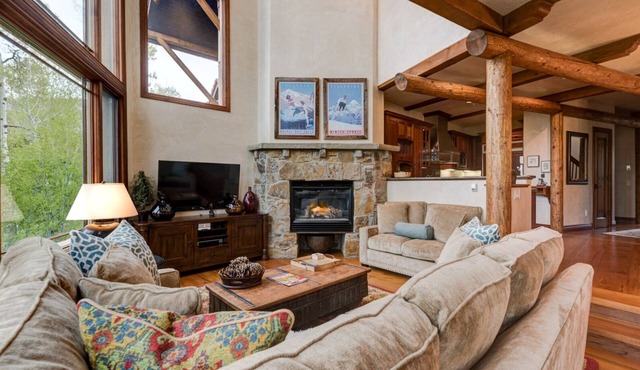Spacious Luxury Home by InvitedHome | Hike-In/Hike-Out, Village Core