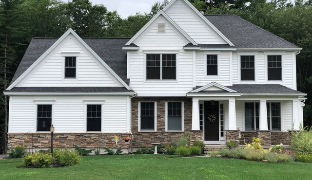 Spacious, Luxurious Saratoga Track Rental