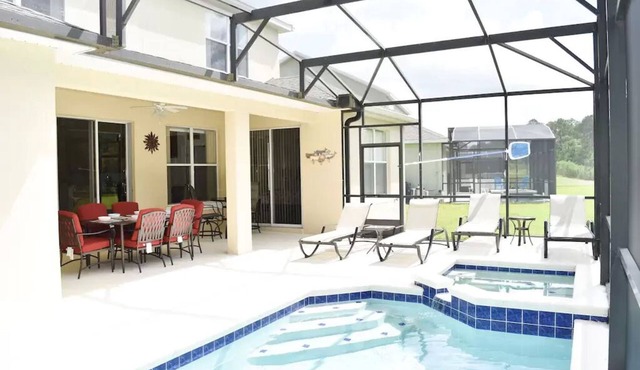 Spacious Luxurious 6 Bedroom 5 Bath Villa Sleeps 12 Pool, Jacuzzi, near Disney