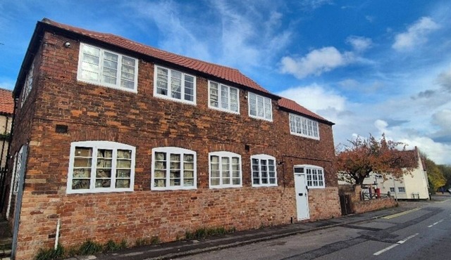 Spacious & Luxury 2BR Flat in Calverton